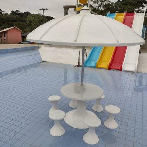 Conjunto Ombrelone/ Guarda-sol com mesa e banquetas Duty do Brasil